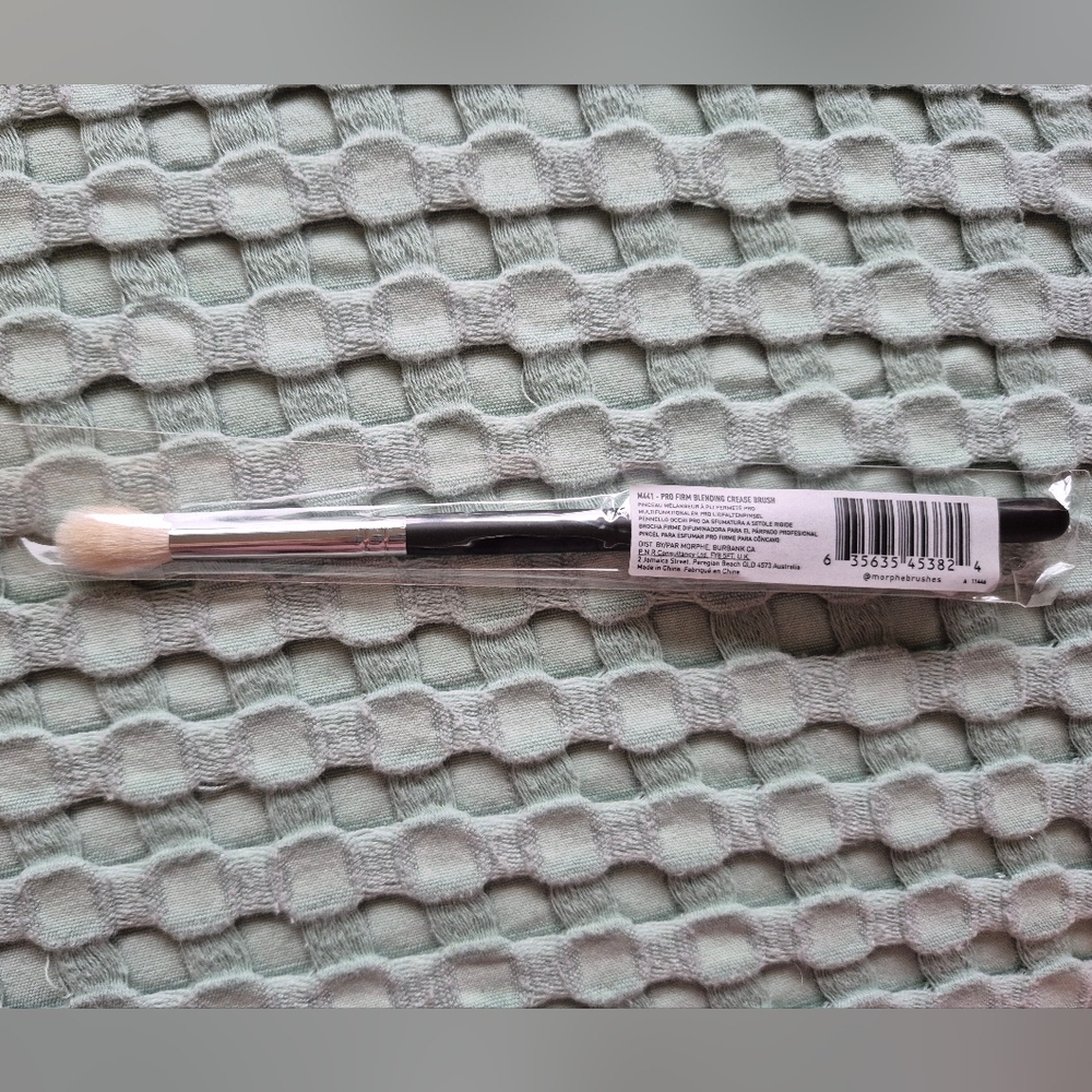 Morphe (M441) Pro Firm Blender Crease Brush